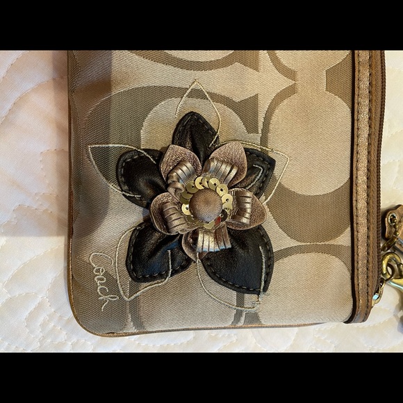 Sold already don’t buy it.Bundle of two DBourke crossbody & coach wristlet - Picture 6 of 15